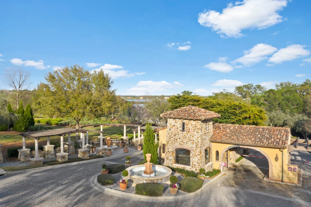 Bella Collina Entrance-1