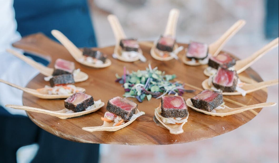 Crusted-Tuna-Apple-Slaw-Edible-Sppon-Bella-Collina-Wedding-Menu