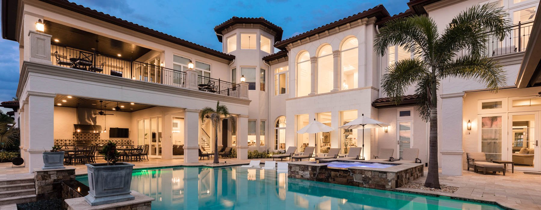 Landmark Luxury Home with Pool Balcony Bar