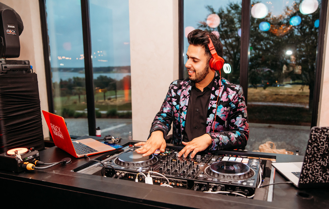 Live Entertainment DJ-1060px